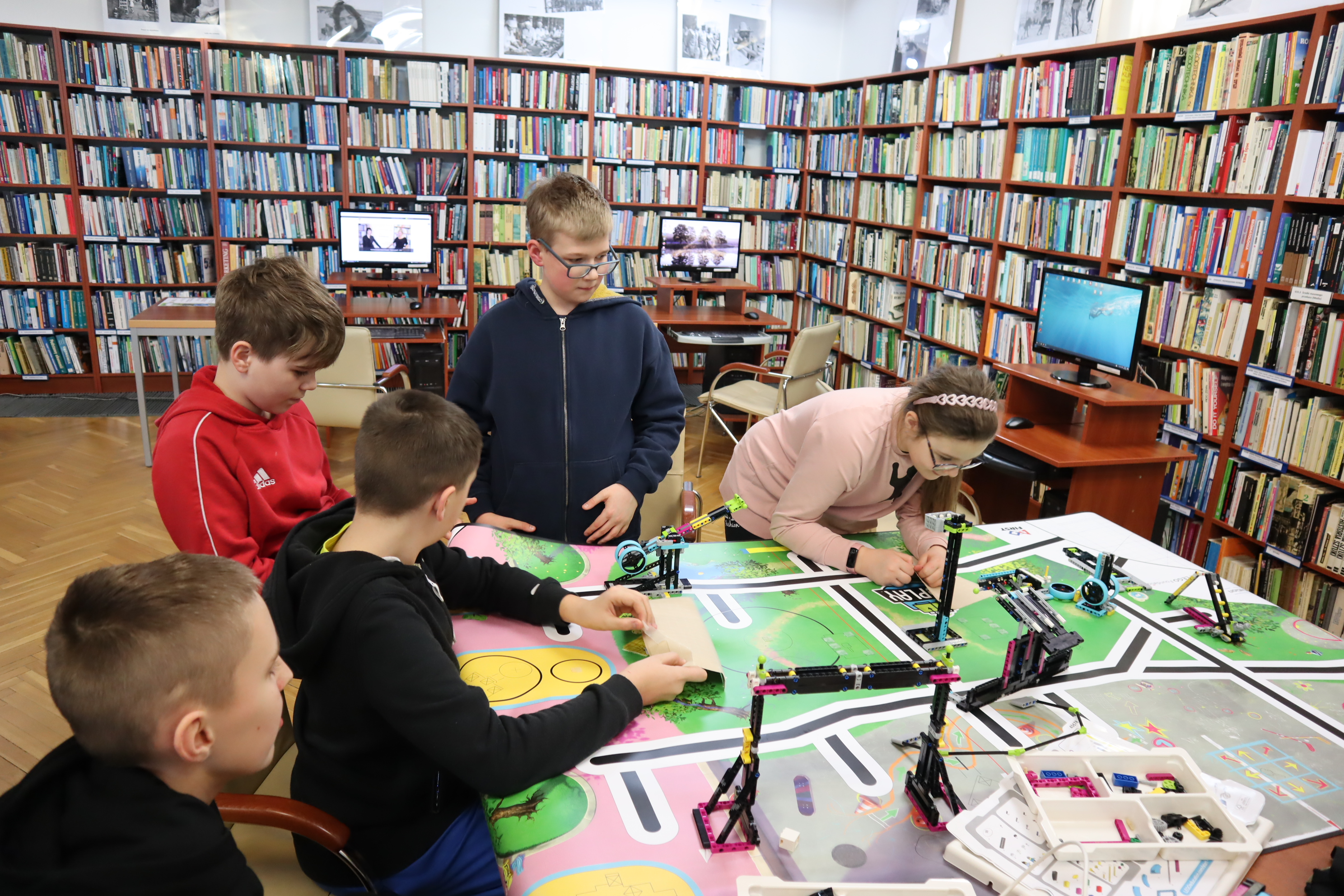 								Walentynki z robotyką w międzyzdrojskiej Bibliotece 14 lutego 2022 r.		 										