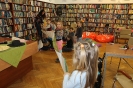 Lew, gniotki i książka artystyczna w bibliotece