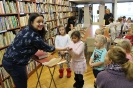 Najmłodsi czytelnicy w międzyzdrojskiej bibliotece