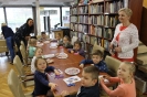 Najmłodsi czytelnicy w międzyzdrojskiej bibliotece