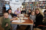 „Serce dla Ukrainy” – warsztaty w międzyzdrojskiej bibliotece 31 marca 2022 r.