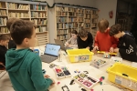 Warsztaty z robotyki Lego Spike w międzyzdrojskiej bibliotece 8 grudnia 2022 r.
