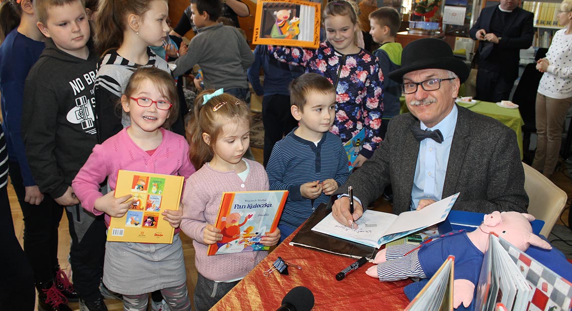 Wojciech Widłak podczas spotkania z dziećmi - kwiecień 2016